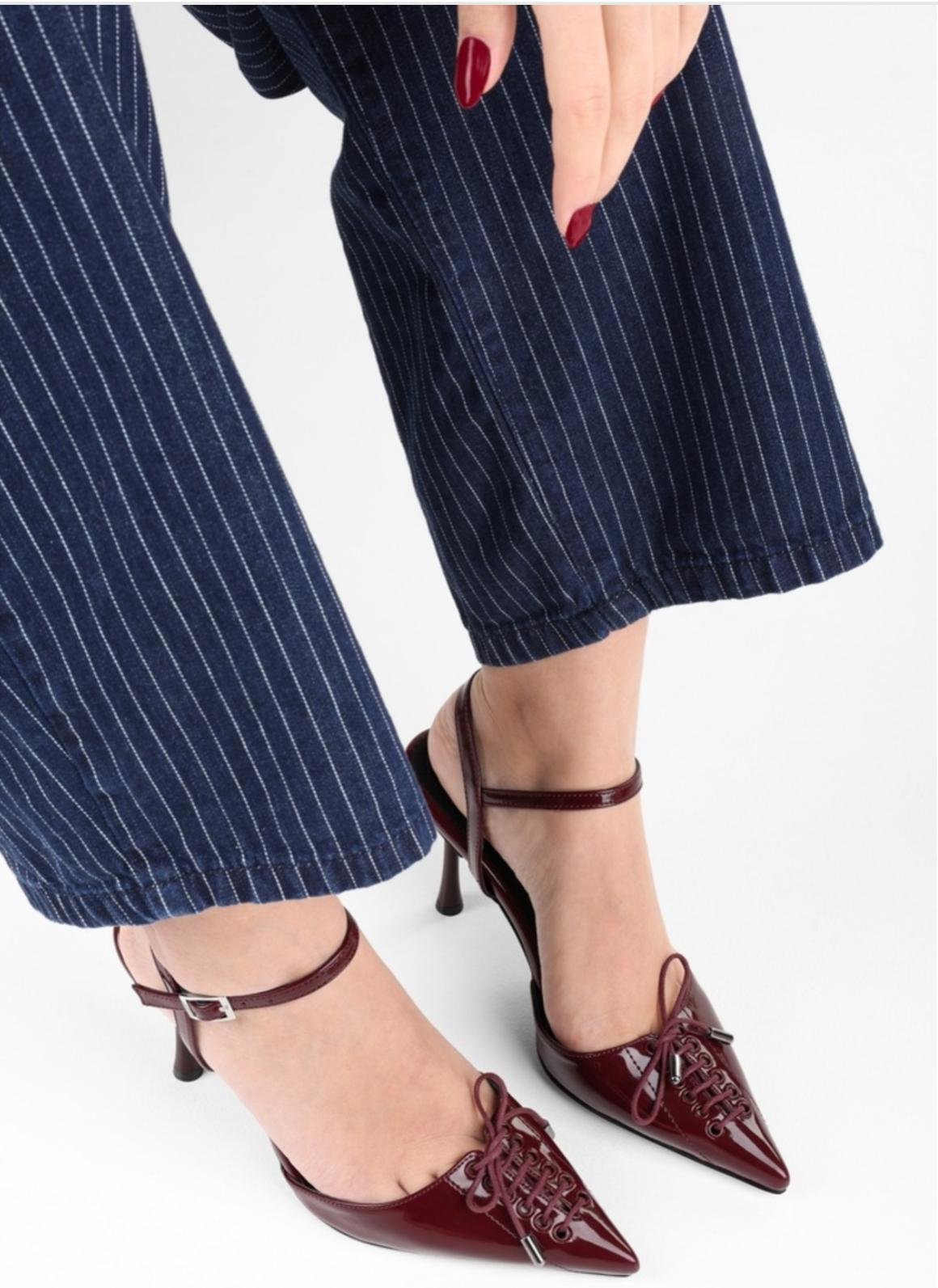 Chaussures à talons lacets vernis Bordeaux – Image 5
