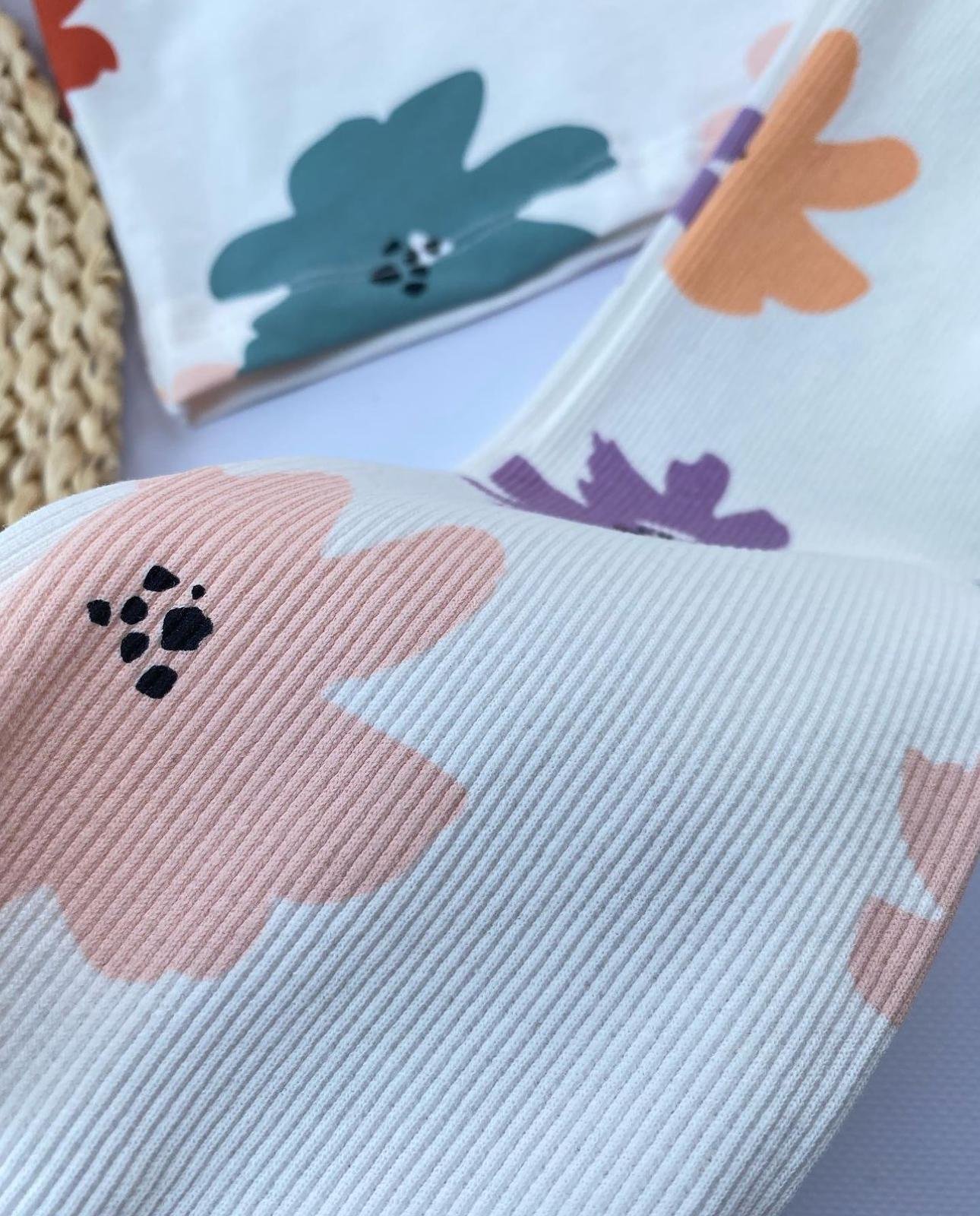 Ensemble T-shirt + pantalon à fleurs – Image 3