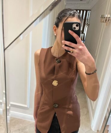 Gilet boutonné avec ceinture fine Marron