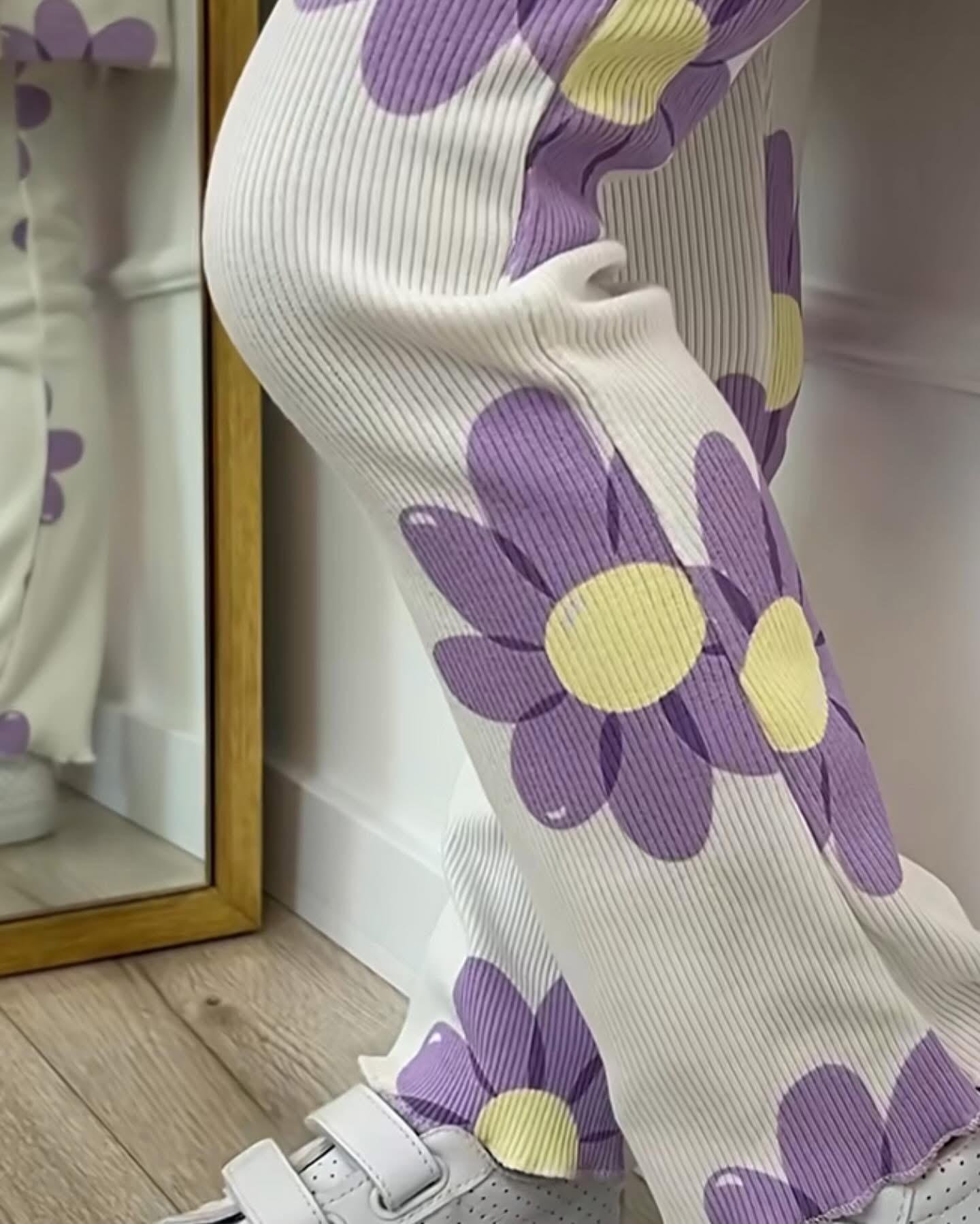 Ensemble T-shirt + pantalon à fleurs – Image 3