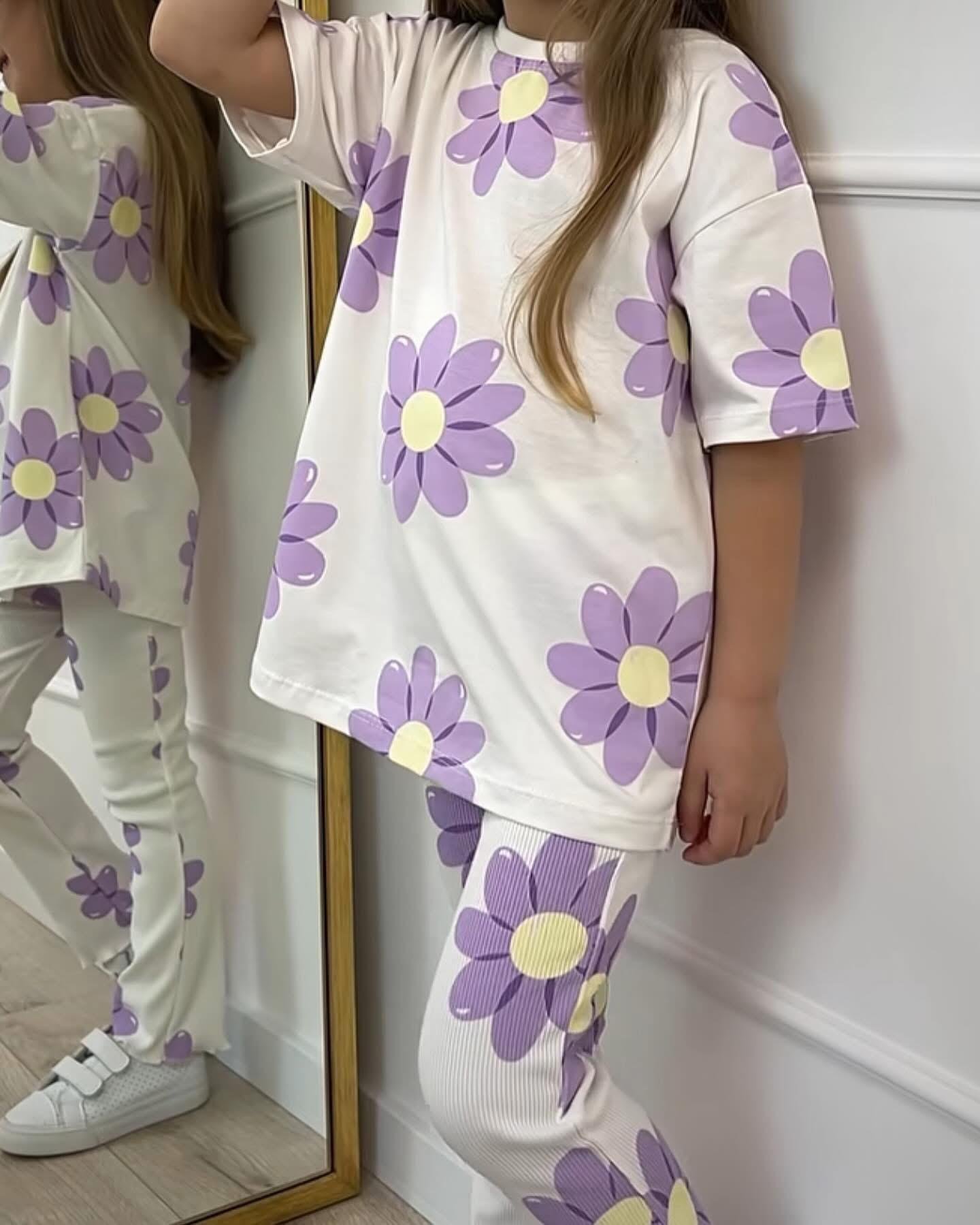 Ensemble T-shirt + pantalon à fleurs – Image 2