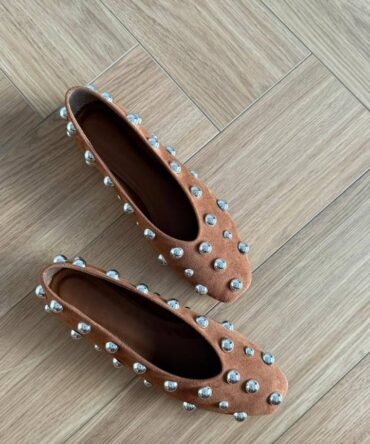 Ballerine en suédine cloutée-Camel